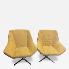  Keilhauer Pair of Maize Keilhauer Swivel Lounge Chairs - 4288094