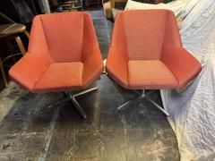  Keilhauer Pair of maroon Keilhauer Swivel Lounge Chairs - 4286247