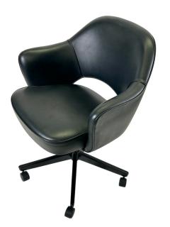  Knoll Saarinen Executive Armchair in Obsidian Black Leather Black Swivel Base  - 3956385