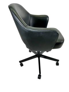  Knoll Saarinen Executive Armchair in Obsidian Black Leather Black Swivel Base  - 3956388