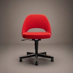  Knoll Saarinen Executive Armless Office Desk Chair in Cato Fire Red by Knoll - 4591020