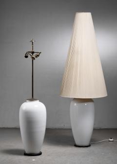  Konigliche Porzellan Manufaktur KPM Pair of white porcelain floor lamps by KPM - 4595882