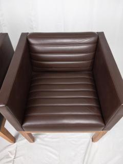  LINLEY London Fabulous Pair of Mid Century Leather Arm Chairs by LINLEY London - 4347901