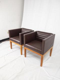  LINLEY London Fabulous Pair of Mid Century Leather Arm Chairs by LINLEY London - 4347909