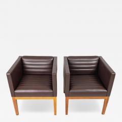  LINLEY London Fabulous Pair of Mid Century Leather Arm Chairs by LINLEY London - 4351673