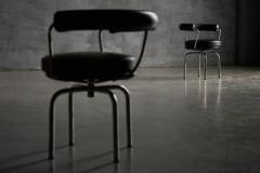  Le Corbusier Jeanneret Perriand LC7 Chairs by Charlotte Perriand Le Corbusier and Pierre Jeanneret 1980s - 4437439