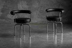  Le Corbusier Jeanneret Perriand LC7 Chairs by Charlotte Perriand Le Corbusier and Pierre Jeanneret 1980s - 4437441