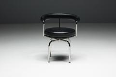 Le Corbusier Jeanneret Perriand LC7 Chairs by Charlotte Perriand Le Corbusier and Pierre Jeanneret 1980s - 4437442