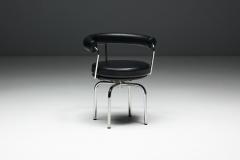 Le Corbusier Jeanneret Perriand LC7 Chairs by Charlotte Perriand Le Corbusier and Pierre Jeanneret 1980s - 4437443