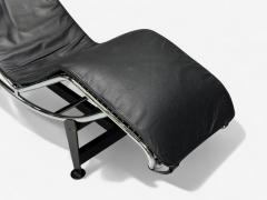  Le Corbusier Le Corbusier Style Mid Century Modern Black Leather Chaise Lounge 20th C  - 4304887