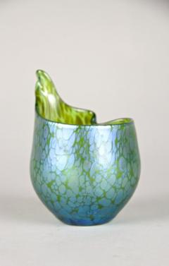  Loetz 20th Century Iriscident Loetz Witwe Glass Vase Creta Papillon Bohemia ca 1902 - 4573395
