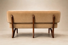 M veis Cimo Brazilian Modern Sofa in Imbuia Wood and Champagne Camel Mohair Cimo Brazil - 4722687