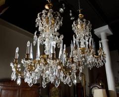  Maison Bagu s IMPORTANT PAIR OF CRYSTAL CHANDELIERS BY MAISON BAGU S - 2573821