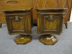  Mastercraft Handsome Pair of Mastercraft Walnut Pedestal Base End Tables - 1171964