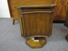 Mastercraft Handsome Pair of Mastercraft Walnut Pedestal Base End Tables - 1171969