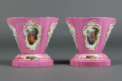  Meissen Porcelain Manufactory A PAIR OF MEISSEN PORCELAIN PINK GROUND CACHE POTS 19TH CENTURY - 3567055