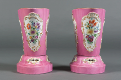  Meissen Porcelain Manufactory A PAIR OF MEISSEN PORCELAIN PINK GROUND CACHE POTS 19TH CENTURY - 3567061