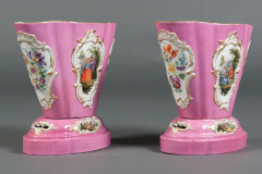  Meissen Porcelain Manufactory A PAIR OF MEISSEN PORCELAIN PINK GROUND CACHE POTS 19TH CENTURY - 3567069