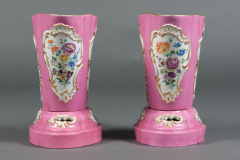  Meissen Porcelain Manufactory A PAIR OF MEISSEN PORCELAIN PINK GROUND CACHE POTS 19TH CENTURY - 3567149