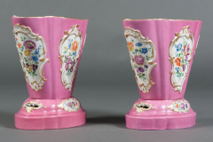  Meissen Porcelain Manufactory A PAIR OF MEISSEN PORCELAIN PINK GROUND CACHE POTS 19TH CENTURY - 3567152