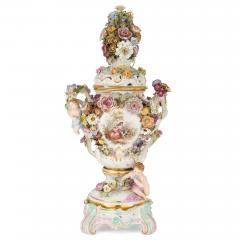  Meissen Porcelain Manufactory Large Meissen flower encrusted potpourri vase in the Rococo style - 3710535