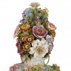  Meissen Porcelain Manufactory Large Meissen flower encrusted potpourri vase in the Rococo style - 3710540