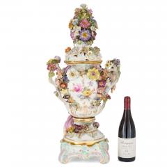  Meissen Porcelain Manufactory Large Meissen flower encrusted potpourri vase in the Rococo style - 3710545