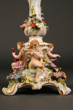  Meissen Porcelain Manufactory PAIR OF MEISSEN PORCELAIN FOUR ARM FIGURAL CANDELABRA 19TH CENTURY - 3566763