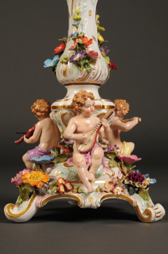  Meissen Porcelain Manufactory PAIR OF MEISSEN PORCELAIN FOUR ARM FIGURAL CANDELABRA 19TH CENTURY - 3566769