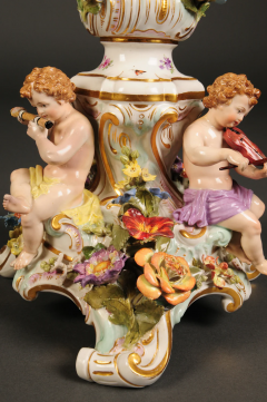  Meissen Porcelain Manufactory PAIR OF MEISSEN PORCELAIN FOUR ARM FIGURAL CANDELABRA 19TH CENTURY - 3566850