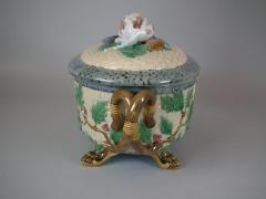  Minton Minton Majolica Game Pie Dish with Gun Dog - 1745047