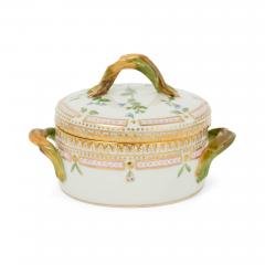  Royal Copenhagen 148 Piece Royal Copenhagen Flora Danica Part Dessert Service By Royal Copenhagen - 4644990