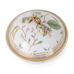  Royal Copenhagen Two Danish Flora Danica porcelain tureens by Royal Copenhagen - 4380571