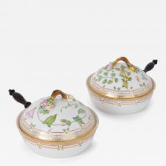  Royal Copenhagen Two Danish Royal Copenhagen Flora Danica porcelain dishes with handles - 4399519