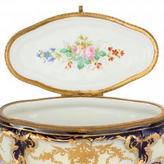  S vres Porcelain Manufacture Nationale de S vres S vres Style Gilt and Hand Painted Porcelain Casket - 4622164