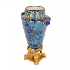  S vres Porcelain Manufacture Nationale de S vres S vres blue porcelain urn on gilt bronze plinth - 3970810