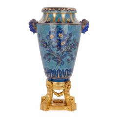  S vres Porcelain Manufacture Nationale de S vres S vres blue porcelain urn on gilt bronze plinth - 3970811