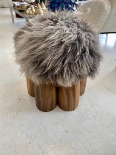  Studio Arno Declercq STUDIO ARNO DECLERCQ SENUFO OTTOMAN IN NATURAL AFRICAN WALNUT AND SHEEPSKIN - 2069373