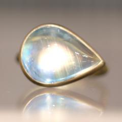  Talkative Rainbow Moonstone Pear Cabochon 22K Gold One of a Kind Ring Talkative 2024 - 4706434