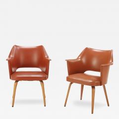  Thonet Pair of mid century modern labeled Thonet leather chairs having continuous arms - 3371595