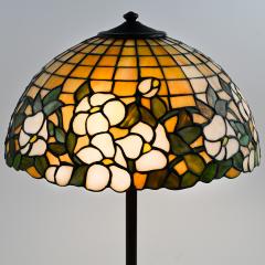  Unique Art Glass Metal Company Unique Art Glass Metal Co Floral Design Leaded Table Lamp - 4300392