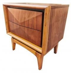  United Furniture Corporation Expertly Restored United Furniture Walnut Diamond Pair Nightstands Mcm 1960s - 4126481