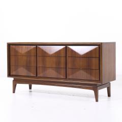  United Furniture Corporation United Diamond Mid Century Walnut Lowboy Dresser - 4212508