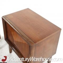  United Furniture Corporation United Walnut Diamond Nightstands Pair - 3319132