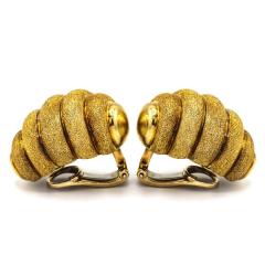  Van Cleef Arpels VAN CLEEF ARPELS 18K YELLOW GOLD SHRIMP SAND FINISH VINTAGE CLIP ON EARRINGS - 1797410