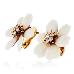  Van Cleef Arpels Van Cleef Arpels Rose de Noel 18K Yellow Gold Small Model White Coral Earrings - 4245636