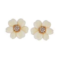  Van Cleef Arpels Van Cleef Arpels Rose de Noel 18K Yellow Gold Small Model White Coral Earrings - 4246809