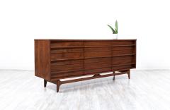  Young Manufacturing Company Mid Century Modern Curved Front Dresser by Young Furniture - 3348614