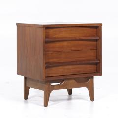  Young Manufacturing Company Young Manufacturing Mid Century Walnut Curved Nightstands Pair - 3836640