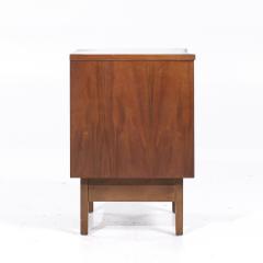  Young Manufacturing Company Young Manufacturing Mid Century Walnut Curved Nightstands Pair - 3836642